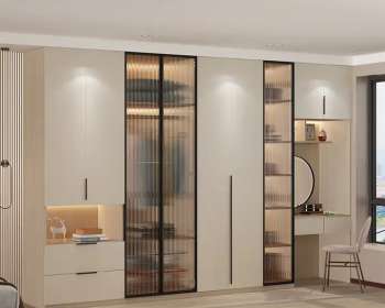 Tủ quần áo kịch trần thiết kế với khung nhôm và cánh kính cường lực QA152